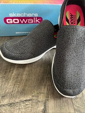 Skechers GOwalk Slip-On Sneakers in Charcoal and White Sz. 8